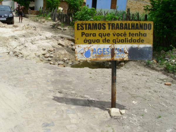 Rua interditada no bairro Caixa dágua(Imagem:Léo Miranda)