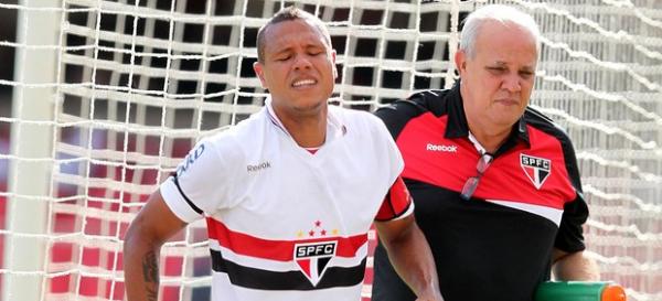 Luis Fabiano teve uma lesão muscular na partida contra o Azulão.(Imagem:Gaspar Nóbrega / Vipcomm)