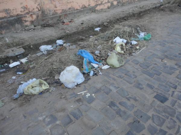Entulho e lixo nas ruas, uma rotina em Floriano. FlorianoNews(Imagem:FlorianoNews)