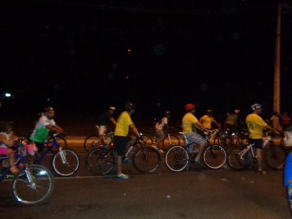 Recorde de público prestigia desfile cívico na Avenida Frei Antônio Curcio.(Imagem:FlorianoNews)