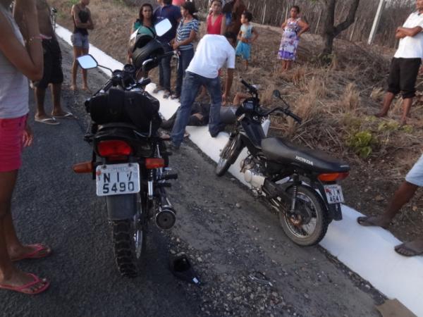 Carro colide em moto na BR-230 e foge sem prestar socorro.(Imagem:FlorianoNews)