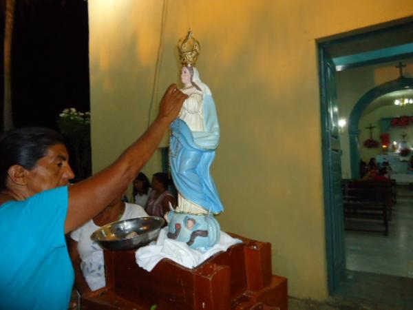 Devotos celebram o encerramento dos festejos de Nossa Senhora da Conceição na localidade Manga MA.(Imagem:FlorianoNews)