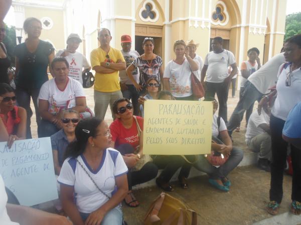 Servidores municipais reivindicam salário atrasado em Floriano.(Imagem:FlorianoNews)