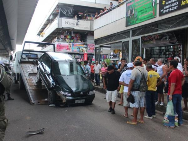 Carro foi recolhido para pátio do Detran em Teresina.(Imagem:Fernando Brito/G1)