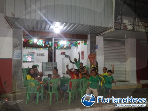 Torcedores de Floriano e Barão de Grajaú se reuniram para assistir partida entre Brasil e Croácia.(Imagem:FlorianoNews)