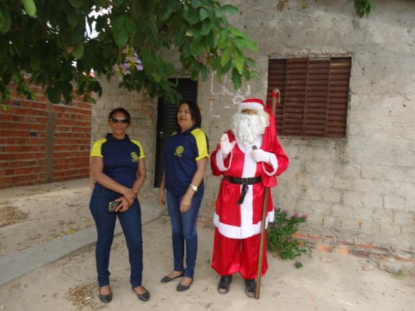 Jovens Interact e Rotary Club Princesa do Sul realizaram festa natalina em bairro de Floriano.(Imagem:FlorianoNews)