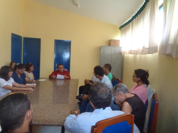 Carlos Antônio realiza primeira reunião com servidores da Câmara Municipal.(Imagem:FlorianoNews)