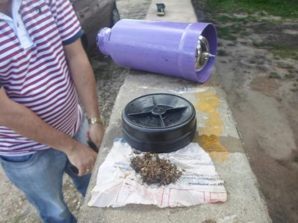 Maconha estava no fundo de garrafa de café que seria entregue para preso.(Imagem:Blog do Sombra Phb)