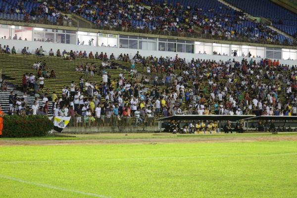 Torcida em Altos x Santos na Copa do Brasil 2019.(Imagem:Stephanie Pacheco / GloboEsporte.com)