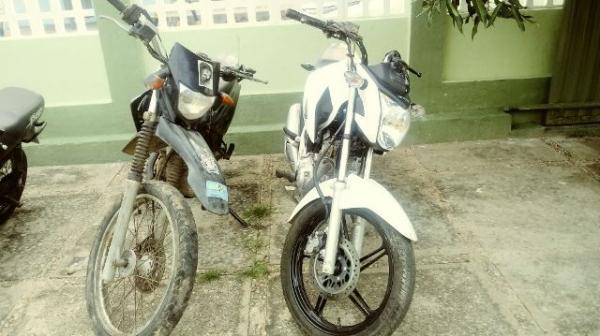 Motocicleta encontrada em córrego de Floriano pode ter sido roubada no Maranhão.(Imagem:FlorianoNews)