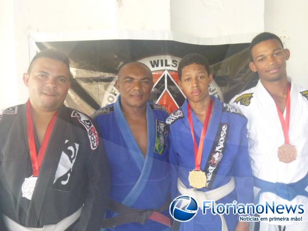 Atletas de Floriano conquistam 11 medalhas em torneio de Jiu Jitsu em Parnaíba.(Imagem:FlorianoNews)