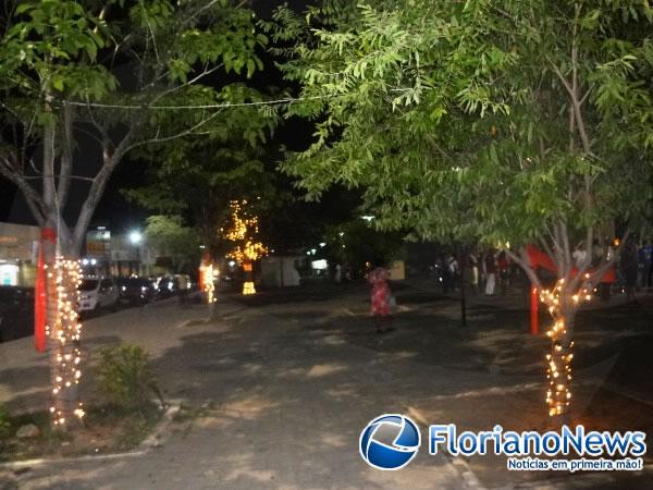 Apresentação do coral Feliz Idade marcou a abertura da Semana do Natal em Floriano.(Imagem:FlorianoNews)