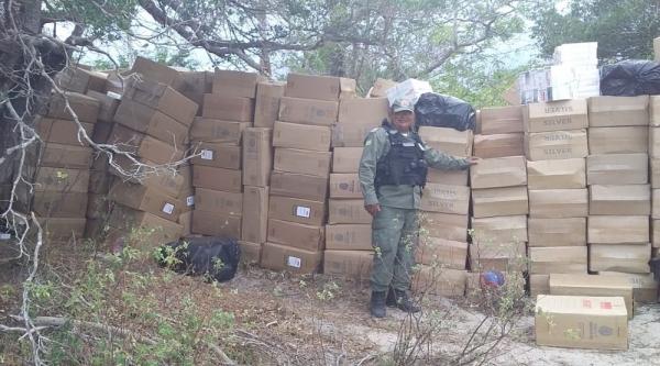 Caixas de cigarros apreendidas pela Polícia Militar(Imagem:Divulgação/PM)