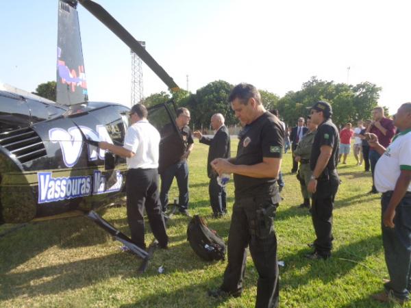 Polícia apura pouso de helicóptero no Estádio Tiberão, em Floriano.(Imagem:FlorianoNews)