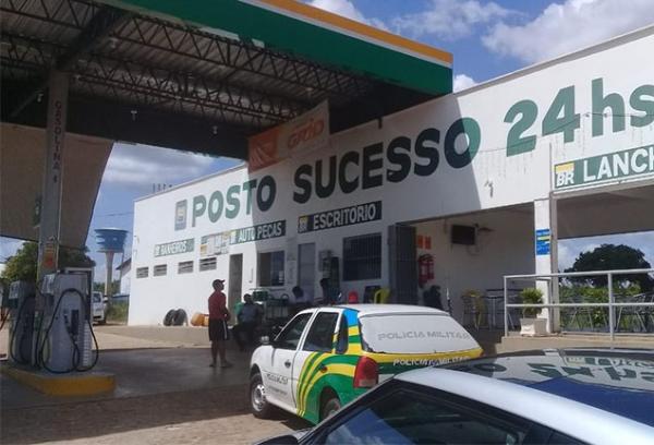 Dupla armada rouba R$ 15 mil de posto de combustível em Barro Duro.(Imagem:Polícia Civil)