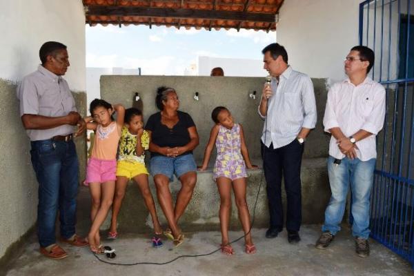 Prefeito Gilberto entrega a reforma do chafariz da Vila Leão.(Imagem:Secom)