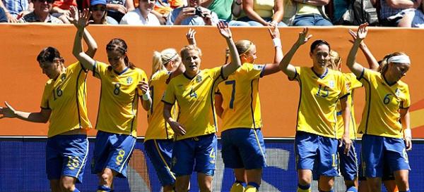 Tradicional dancinha: mais uma vitória da semifinalista Suécia no Mundial Feminino.(Imagem:Agência Reuters)