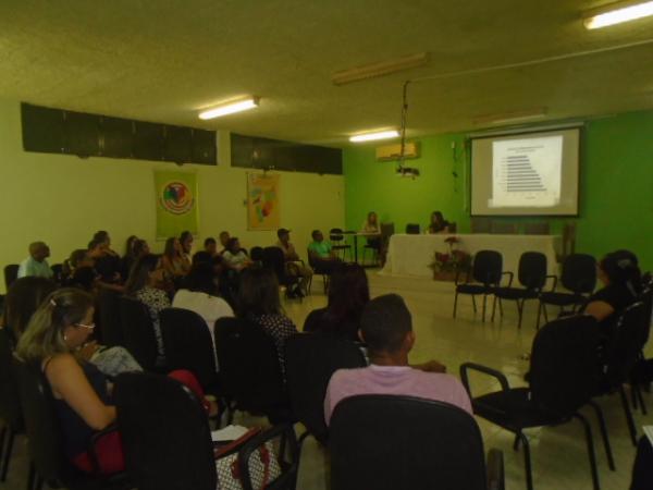 Profissionais de saúde recebem treinamento sobre monitoramento da Febre Amarela.(Imagem:FlorianoNews)