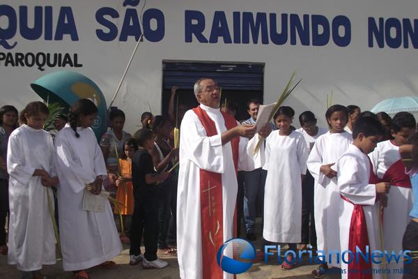 Católicos comemoram Domingo de Ramos. (Imagem:FlorianoNews)