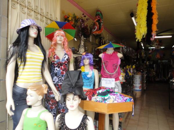 Lojas no clima de carnaval(Imagem:Floriano News)