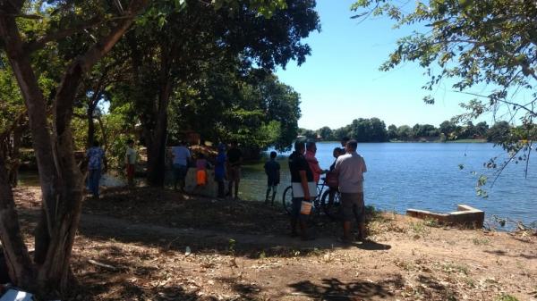 Polícia encontrou corpo da vítima dentro de lagoa na Zona Norte de Teresina.(Imagem:Divulgação/Polícia Militar)