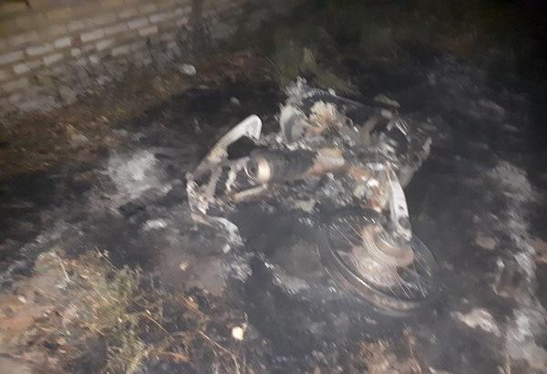 Homem surta e ateia fogo na pr&oacute;pria moto em Floriano(Imagem:Jc24horas)