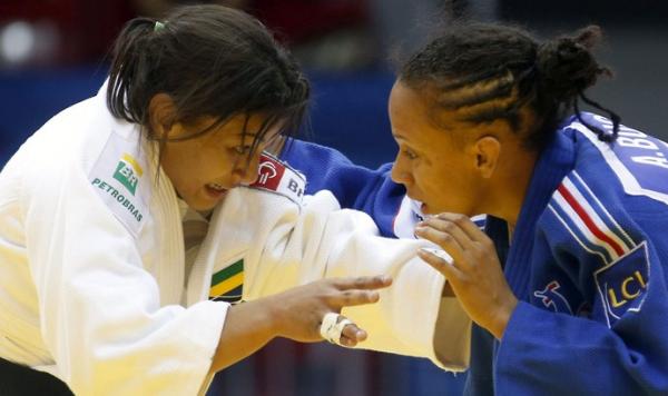 Sarah Menezes foi eliminada na primeira luta contra Amandine Buchard no último mundial de judô.(Imagem:EFE)