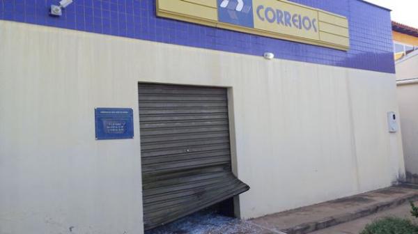 Agência dos Correios é arrombada e destruída por bandidos fortemente armados.(Imagem:Francinaldopublicidades)