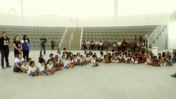 Crianças da educação infantil participam de espetáculo de teatro na arena SESC.(Imagem:FlorianoNews)