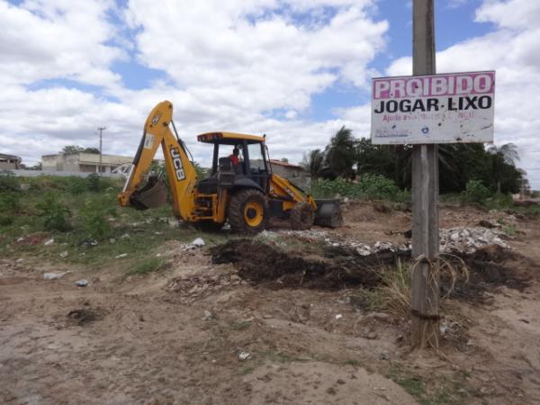 Prefeitura de Floriano realiza limpeza da galeria para evitar alagamentos.(Imagem:FlorianoNews)