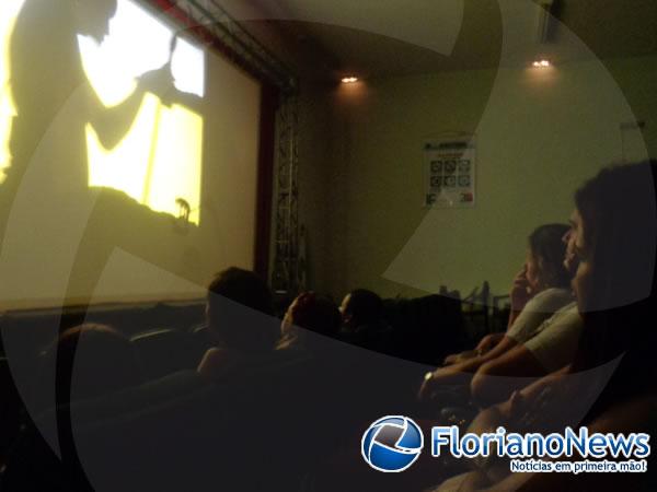Teatro de sombras 'O Pássaro do Sol' foi atração em Floriano.(Imagem:FlorianoNews)