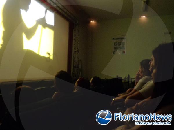 Teatro de sombras 'O Pássaro do Sol' foi atração em Floriano.(Imagem:FlorianoNews)
