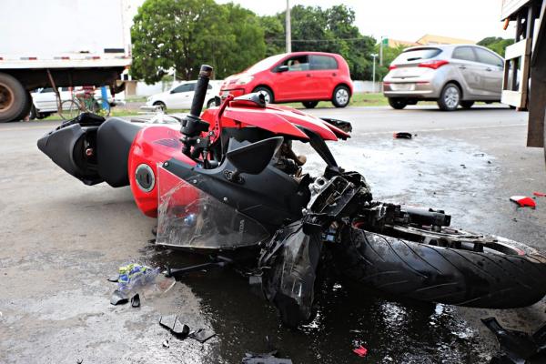 Colisão entre moto e caminhão deixa um ferido na BR 343 em Teresina(Imagem:Jonas Carvalho/GP1)