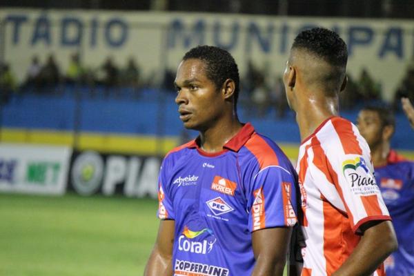 Ansiosos por retorno aos treinos, Fabiano aguarda chamada para reapresentação no Piauí.(Imagem:Renan Morais)