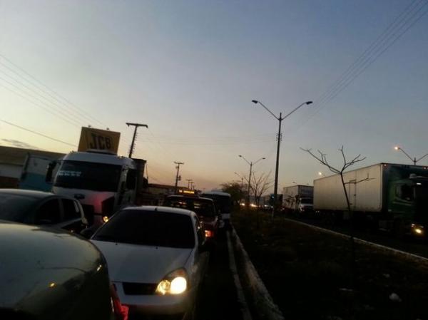 Trânsito ficou congestionamento na BR-316.(Imagem:Patrícia Andrade/G1)