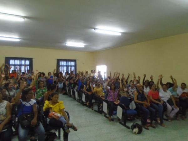 Sem pagamento do terço de férias, professores iniciam greve em Floriano.(Imagem:FlorianoNews)