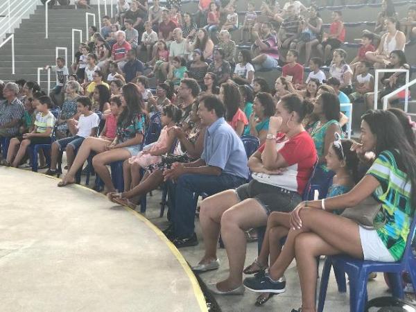 Público lota Teatro de Arena do Sesc para assistir o espetáculo 