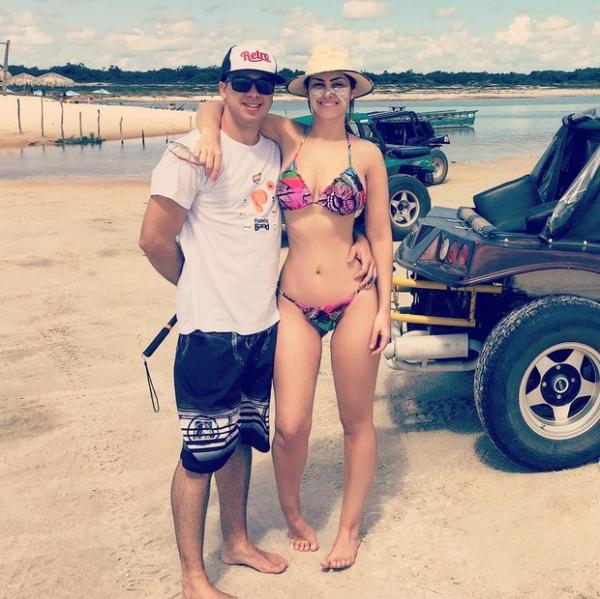 Ex-BBB Francine Piaia com o namorado em Jericoacoara.(Imagem: Instagram / Reprodução)