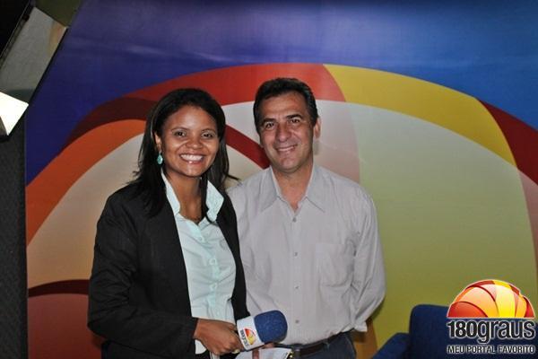 Jornalista Isabel Ribeiro e Prefeito eleito Gilberto Júnior.(Imagem:180graus)