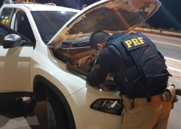 Idoso é preso com carro roubado na BR-343 em Floriano.(Imagem:PRF)