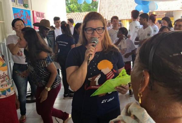 Alunos da Escola Pequeno Príncipe fazem distribuição de cestas básicas para idosos.(Imagem:EPP)