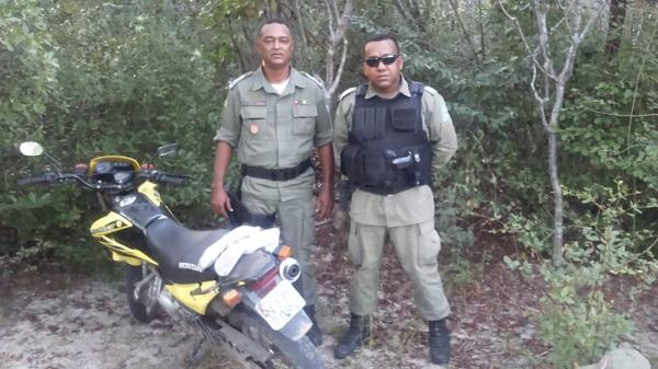 Motocicleta roubada é recuperada pela Polícia Militar de Floriano.(Imagem:3° BPM)