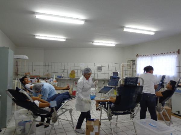 Hemopi transforma doação de sangue em trote solidário na UESPI.(Imagem:FlorianoNews)