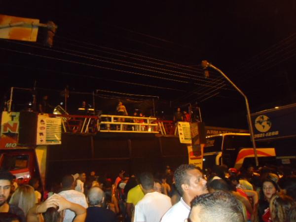 Folia na Avenida Getúlio Vergas. (Imagem:FlorianoNews)