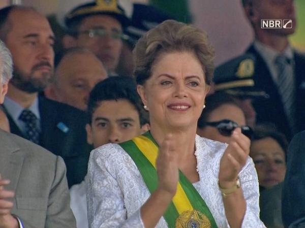 A presidente Dilma Rousseff no desfile de 7 de Setembro, em Brasília.(Imagem:Reprodução/NBR)