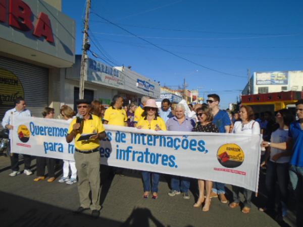 Entidades fazem manifestação contra a violência em Floriano.(Imagem:FlorianoNews)