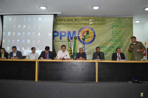 Prefeitos e secretários estaduais discutem problemas e parcerias na Assembleia da APPM.(Imagem:APPM)