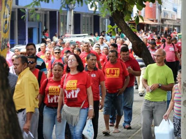 Central Única dos Trabalhadores saiu em caminhada pelo Centro de Teresina.(Imagem:Fernando Brito/G1)
