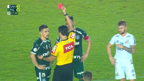 Volante recebe suspensão por gestos obscenos direcionados à torcida do Santos.(Imagem:Divulgação)