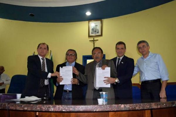 Gilberto Júnior participa da abertura do ano legislativo na Câmara de Floriano.(Imagem:Waldemir Miranda)